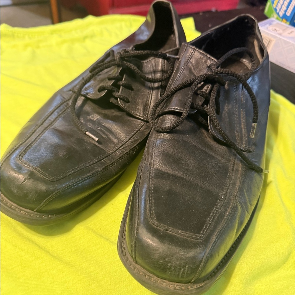 Bostonian Black Leather Lace-Up Oxfords